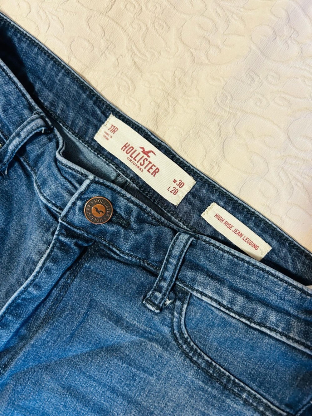 Hollister High-Rise Women’s Jegging & Tank Bundle - Medium Blue 30W
